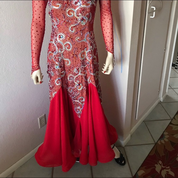 Red American Smooth Designer Gown - Picture 5 of 5